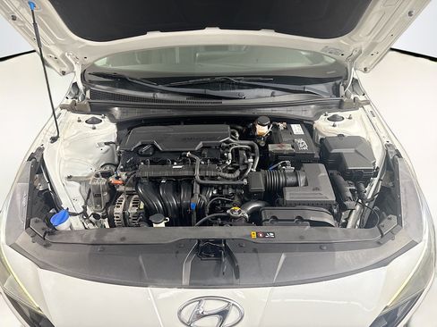 Used 2022 Hyundai Elantra SE FWD image 38