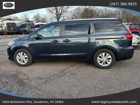 Used 2015 Kia Sedona LX w/ LX Convenience Package image 3