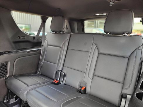Used 2021 GMC Yukon XL Denali w/ Denali Premium Package AWD/4WD image 17