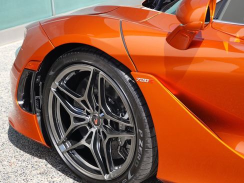 Used 2018 McLaren 720S Performance image 16