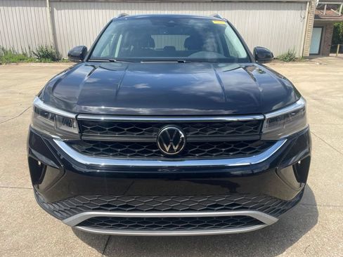 Used 2023 Volkswagen Taos SE w/ Panoramic Sunroof Package AWD/4WD image 10