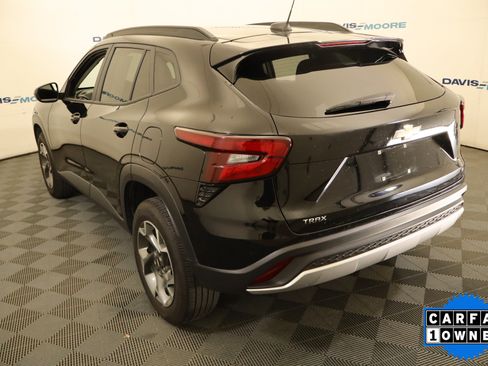 Used 2025 Chevrolet Trax LT FWD image 10