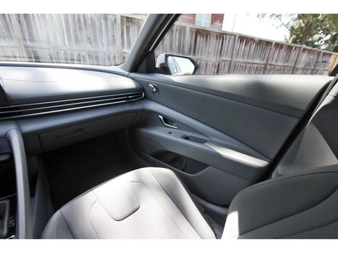 Certified 2026 Hyundai Elantra SE FWD image 11