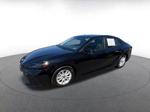 Used 2025 Toyota Camry LE image 7