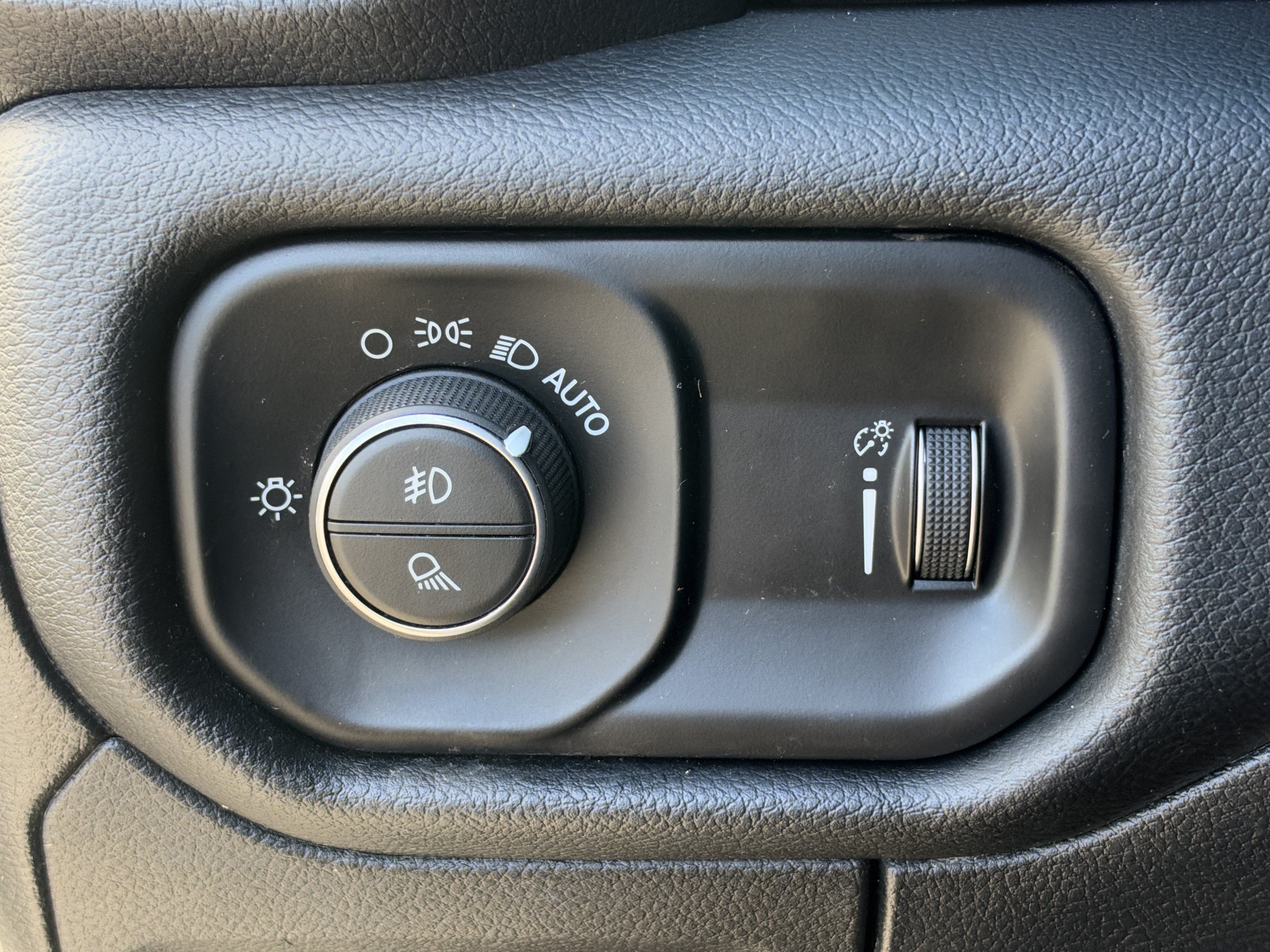Used 2020 RAM 1500 Big Horn AWD/4WD image 38