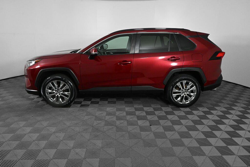 Used 2020 Toyota RAV4 XLE Premium FWD image 3