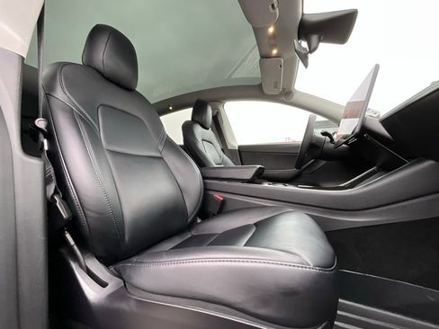 Used 2021 Tesla Model Y Long Range image 12