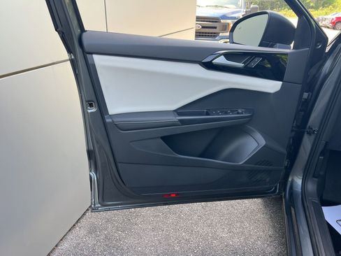 Certified 2025 Volkswagen Taos S FWD image 26