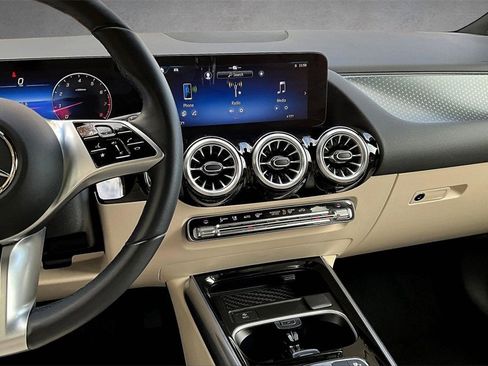 Used 2024 Mercedes-Benz GLA 250 4MATIC image 9