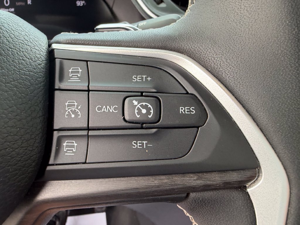 Used 2024 Jeep Grand Cherokee L Limited w/ Luxury Tech Group II AWD/4WD image 17