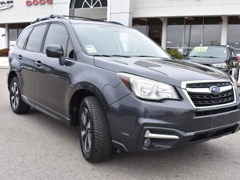 Used 2017 Subaru Forester 2.5i Premium image 3