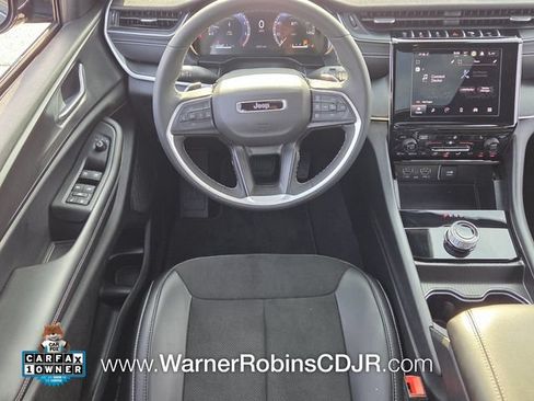 Used 2025 Jeep Grand Cherokee L Altitude AWD/4WD image 7