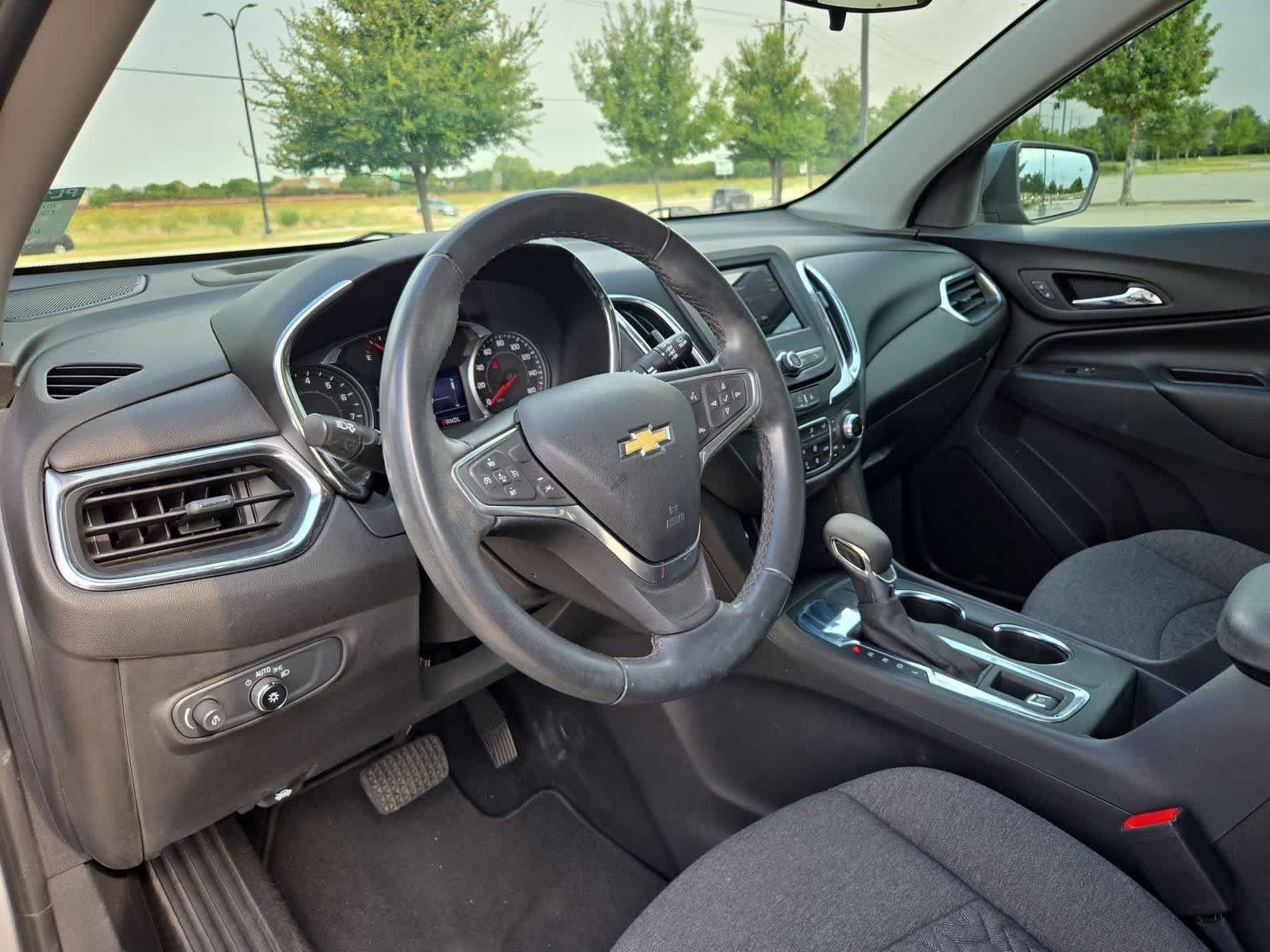 Used 2023 Chevrolet Equinox LT FWD image 2