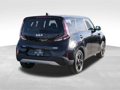 Used 2023 Kia Soul EX image 2