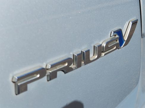 Used 2014 Toyota Prius V Five image 12