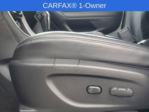 Used 2022 Chevrolet Trax LT w/ LT Convenience Package image 13