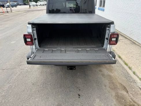 Used 2023 Jeep Gladiator Mojave w/ LED Lighting Group AWD/4WD image 10