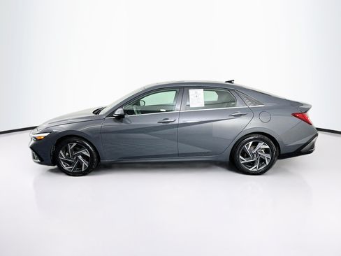 Used 2025 Hyundai Elantra SEL FWD image 4