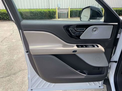 Used 2022 Lincoln Aviator Reserve w/ Equipment Group 201A AWD/4WD image 15