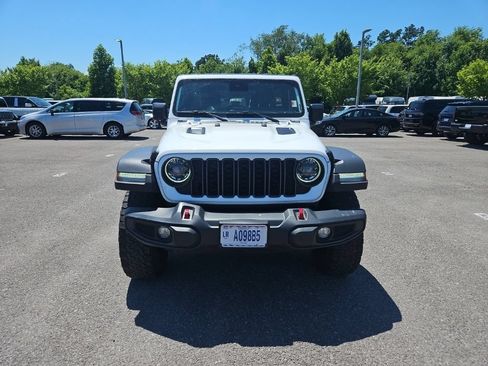 Used 2024 Jeep Wrangler Unlimited Rubicon AWD/4WD image 2