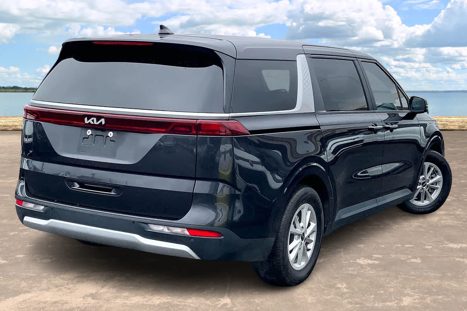 Used 2023 Kia Carnival LX FWD image 22