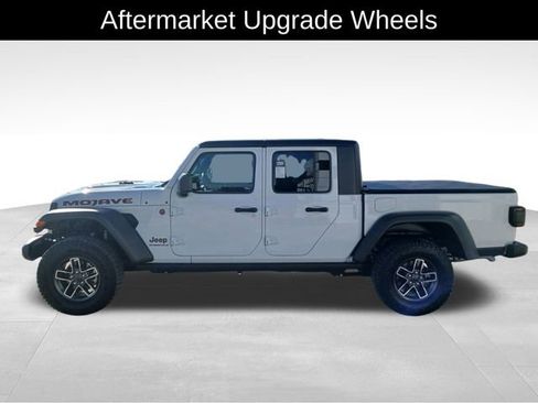 Used 2024 Jeep Gladiator Mojave AWD/4WD image 2