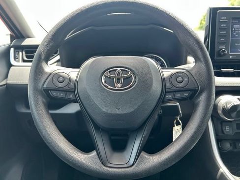 Used 2021 Toyota RAV4 LE AWD/4WD image 19