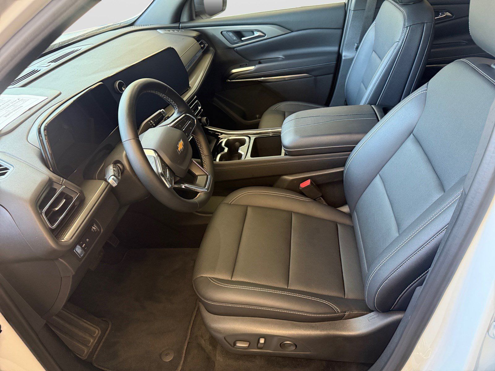 Used 2026 Chevrolet Traverse LT FWD image 11