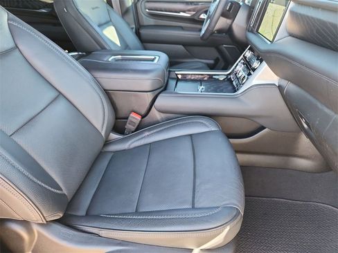 Used 2024 GMC Yukon XL Denali w/ Advanced Technology Package image 22