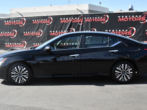 Used 2025 Nissan Altima 2.5 SV FWD image 4