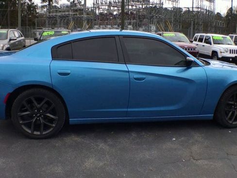 Used 2019 Dodge Charger SXT w/ Blacktop Package RWD image 9