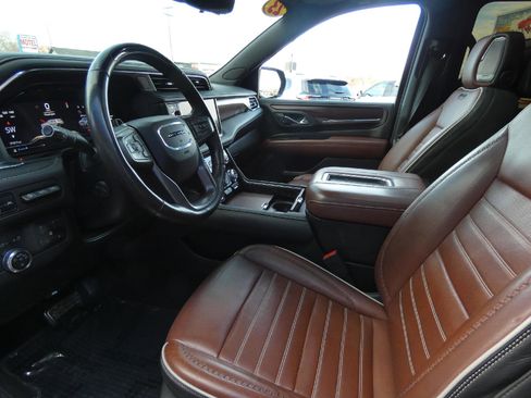 Used 2023 GMC Yukon XL Denali Ultimate image 12