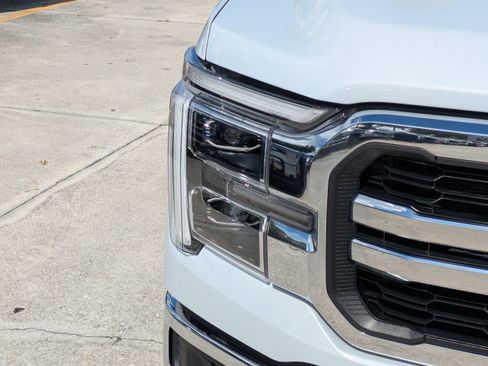 Used 2025 Ford F150 Lariat w/ Equipment Group 501A Mid AWD/4WD image 9