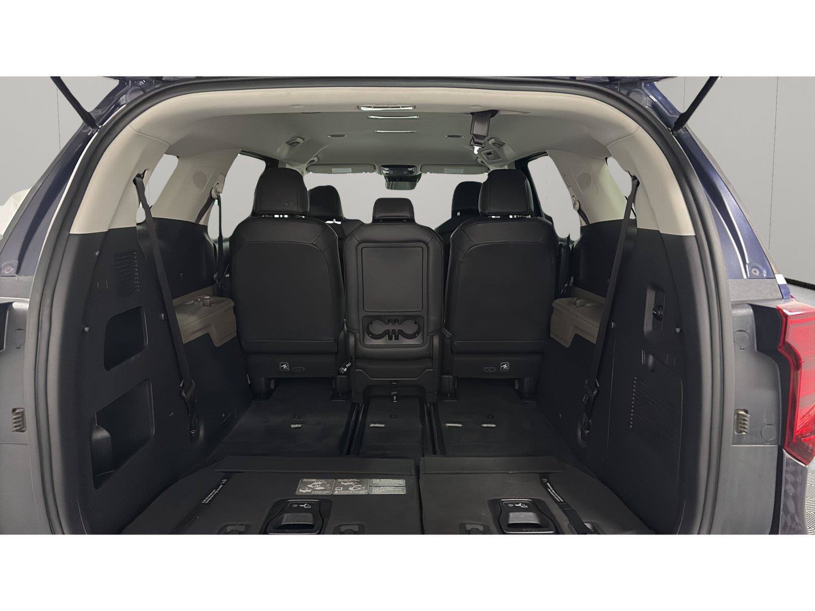 Used 2026 Kia Carnival LXS FWD image 12