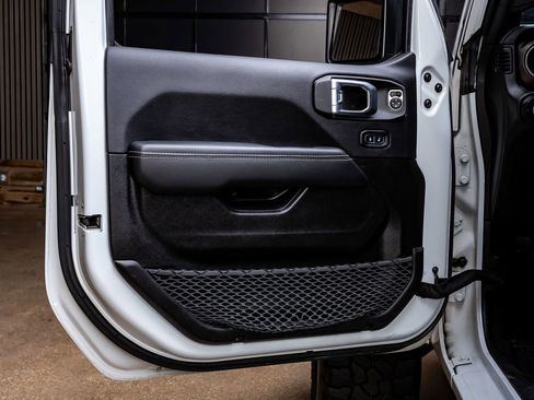 Used 2023 Jeep Gladiator Rubicon w/ Cold Weather Group image 37