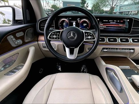 Used 2023 Mercedes-Benz GLS 450 4MATIC image 7