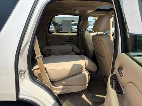 Used 2012 Cadillac Escalade Luxury RWD image 37