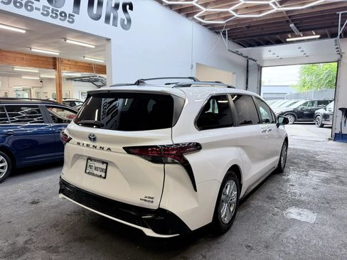 Used 2022 Toyota Sienna XSE w/ XSE Plus Package AWD/4WD image 3