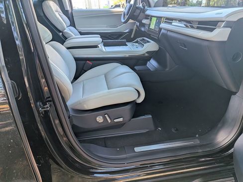 New 2026 Lincoln Navigator Reserve AWD/4WD image 30