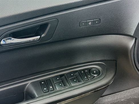 Used 2012 GMC Acadia Denali image 18