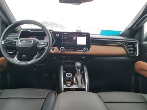 Used 2025 GMC Canyon AT4 image 16