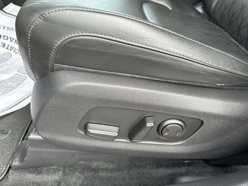 Used 2024 Kia Carnival EX FWD image 18