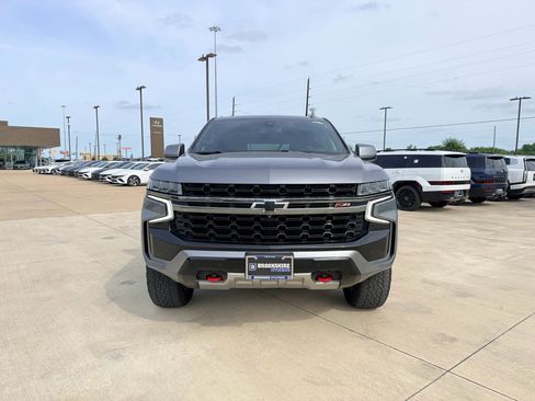 Used 2022 Chevrolet Tahoe Z71 w/ Luxury Package AWD/4WD image 3