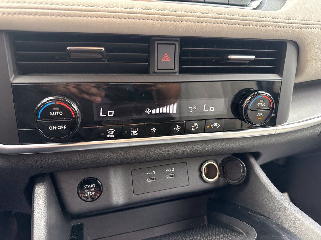 Used 2024 Nissan Rogue SV AWD/4WD image 29