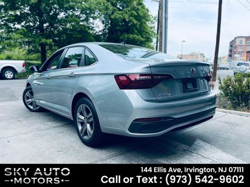 Used 2024 Volkswagen Jetta SE FWD image 6