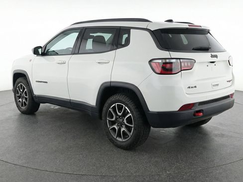 Used 2025 Jeep Compass Trailhawk image 6