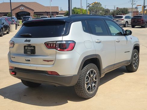 Used 2024 Jeep Compass Trailhawk AWD/4WD image 7