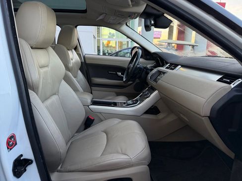 Used 2016 Land Rover Range Rover Evoque SE image 18