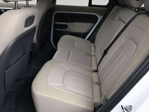 Used 2020 Land Rover Defender 110 SE AWD/4WD image 5