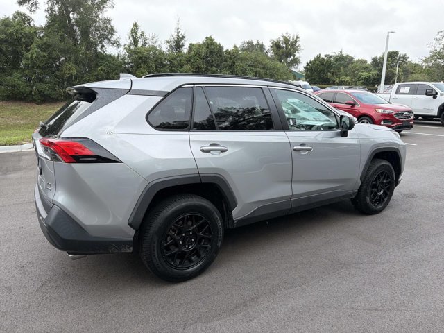 Used 2021 Toyota RAV4 LE AWD/4WD image 2